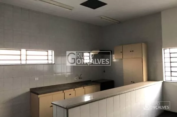Sala Comercial para Locação no bairro Vila Bertioga,  20 vagas, 800 metros de área útil.