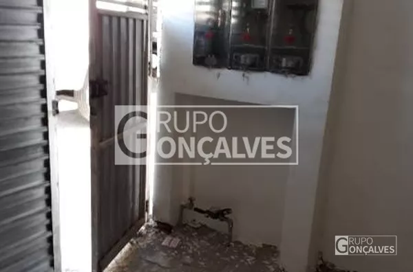 Terreno com dois salões de 100 m² cada um de área construída e área total de 250 m², no Parque Savoy City