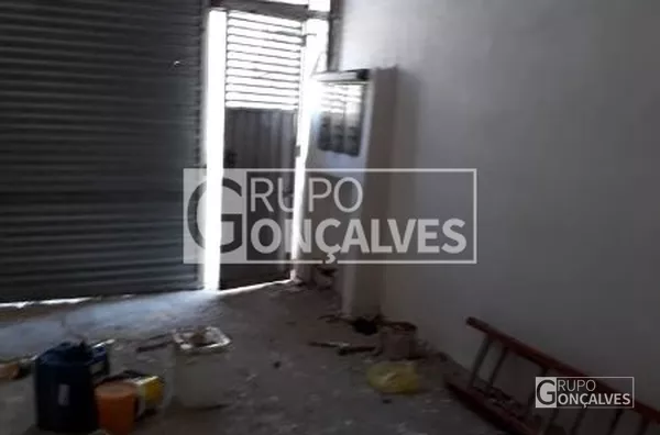 Terreno com dois salões de 100 m² cada um de área construída e área total de 250 m², no Parque Savoy City