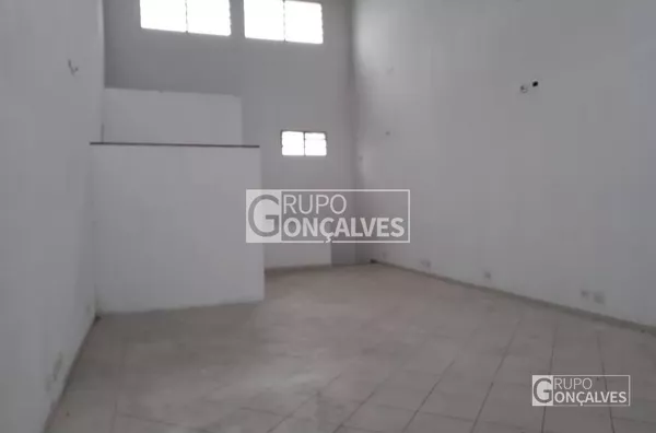 Salão comercial para locação no bairro Sapopemba, com 2 andares, 2 entradas,  4 vagas, 110 m²