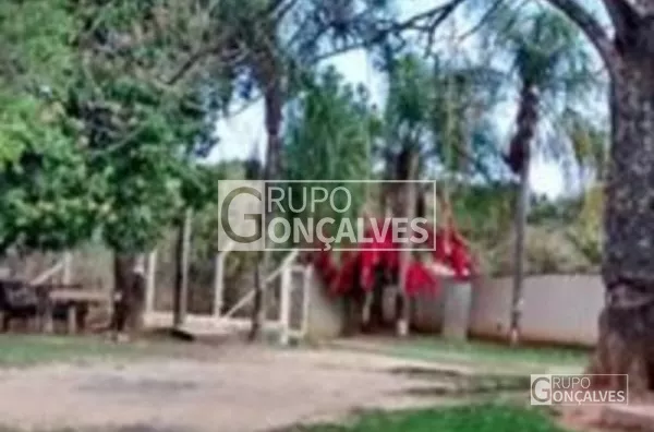 Venda:  Chácara com 8.000 m² - 5 dormitórios com piscina  - Localizado entre Tatuí e Itapetininga/ SP