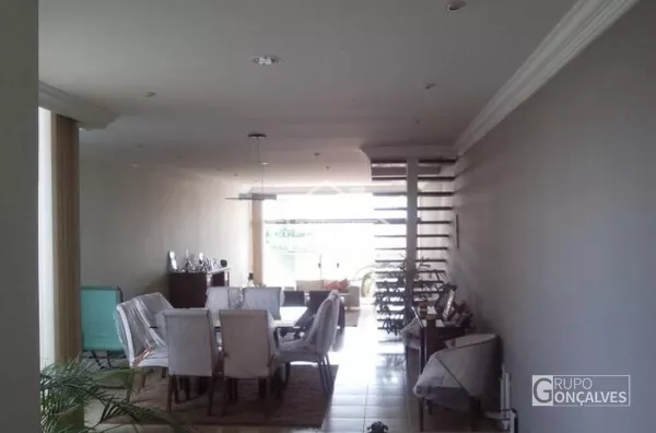 Lindo sobrado, 4 dormitórios, 4 suíte, 7 banheiros, 1 cozinha ampla, 1 sala com 3 ambientes, sacada, área de serviço, depósito, 4 vagas de garagem, edicula...!!!