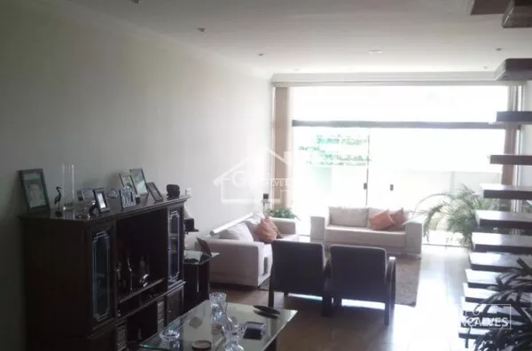 Lindo sobrado, 4 dormitórios, 4 suíte, 7 banheiros, 1 cozinha ampla, 1 sala com 3 ambientes, sacada, área de serviço, depósito, 4 vagas de garagem, edicula...!!!