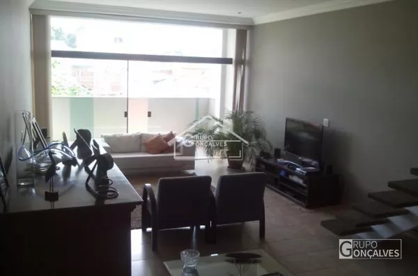 Lindo sobrado, 4 dormitórios, 4 suíte, 7 banheiros, 1 cozinha ampla, 1 sala com 3 ambientes, sacada, área de serviço, depósito, 4 vagas de garagem, edicula...!!!