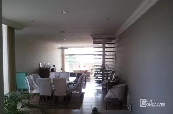 Lindo sobrado, 4 dormitórios, 4 suíte, 7 banheiros, 1 cozinha ampla, 1 sala com 3 ambientes, sacada, área de serviço, depósito, 4 vagas de garagem, edicula...!!!