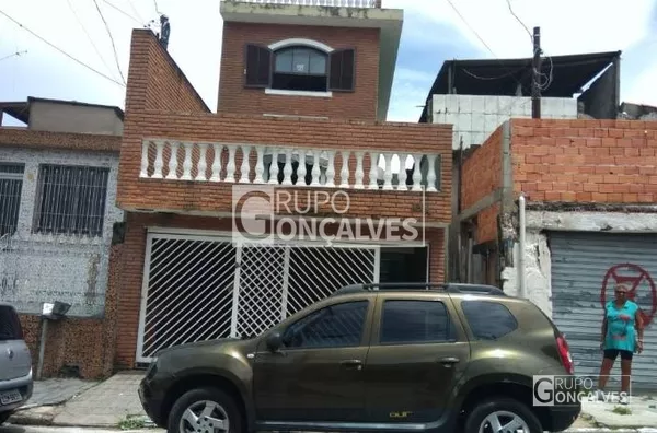 Sobrado para Venda no bairro Vila Dalila, 3 quartos, 2 banheiros, closed, sala dois ambientes, lavanderia, churrasqueira, duas varandas, duas vagas de garagem, quintal nos fundos.