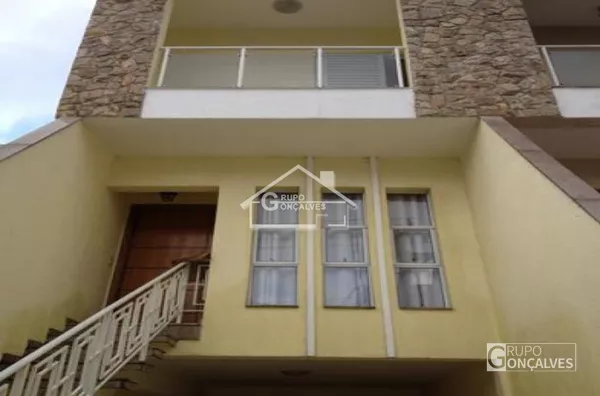 Lindo sobrado e em uma excelente localização.