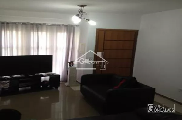 Lindo sobrado e em uma excelente localização.