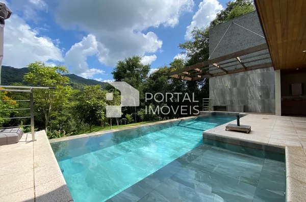 Casa alto padrão para venda, 3 quartos, 1 suite, 2 vagas, Marliéria/MG