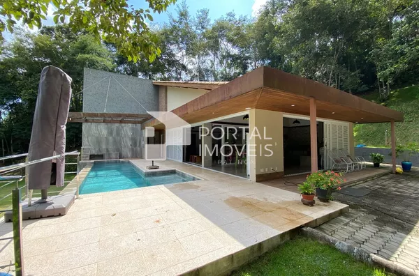 Casa alto padrão para venda, 3 quartos, 1 suite, 2 vagas, Marliéria/MG