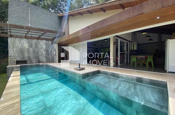 Casa alto padrão para venda, 3 quartos, 1 suite, 2 vagas, Marliéria/MG