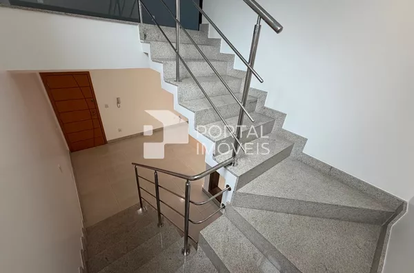 Acesso ao segundo pavimento