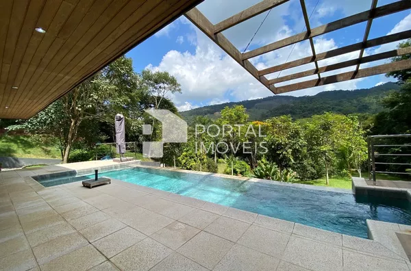 Casa alto padrão para venda, 3 quartos, 1 suite, 2 vagas, Marliéria/MG