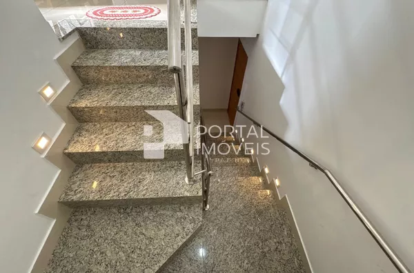 Acesso ao segundo pavimento