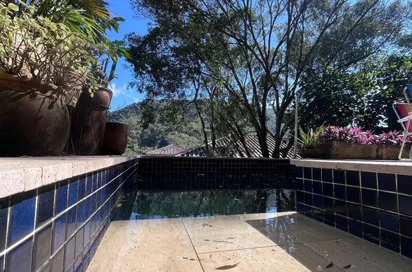 Casa em condomínio para venda,  no bairro Quitandinha, Petrópolis/RJ.