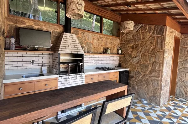 Casa em condomínio para venda,  no bairro Quitandinha, Petrópolis/RJ.