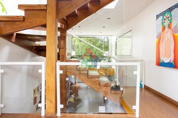 Casa para venda e aluguel com 5 suítes,  Vila Pirajussara, São Paulo