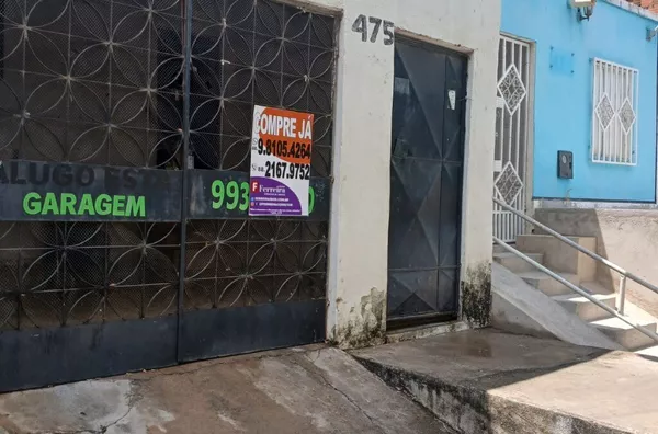 Casa com 1 quarto, garagem, sala, cozinha e 2 banheiro e quintal