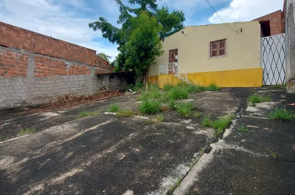 ALUGUE JÁ - Casa com 02 quartos no Alto do Cristo