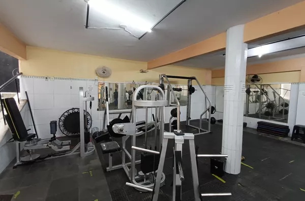Ponto comercial para academia com com todos equipamentos, mais apartamento.
