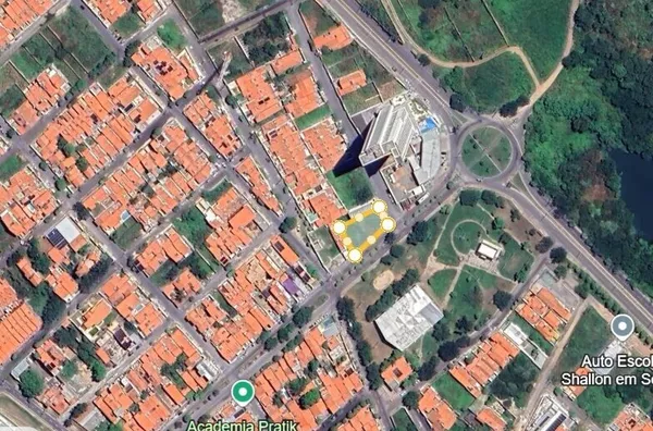 ALUGUE JÁ Terreno C/ 300M2 no bairro Renato Parente, próximo à Pracinha