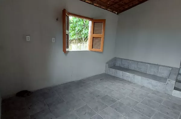 ALUGUE JÁ - Casa com 02 quartos no Alto do Cristo