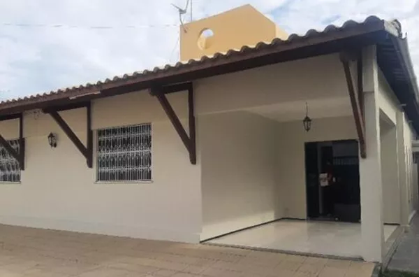 ALUGUE JÁ Casa com 04 Suítes no Junco