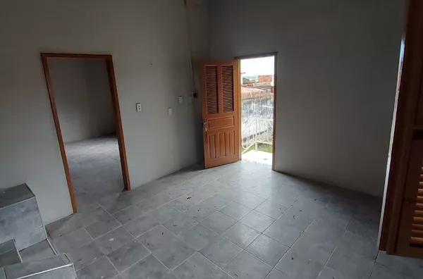 ALUGUE JÁ - Casa com 02 quartos no Alto do Cristo