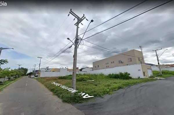 ALUGUE JÁ Terreno C/ 300M2 no bairro Renato Parente, próximo à Pracinha