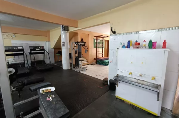 Ponto comercial para academia com com todos equipamentos, mais apartamento.