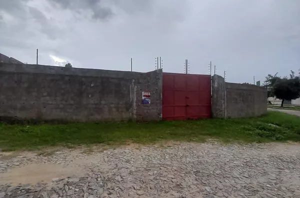 Coberta 200m2 e Terreno com 2 mil m2, murado e com poço profundo na Colina - Foto 10