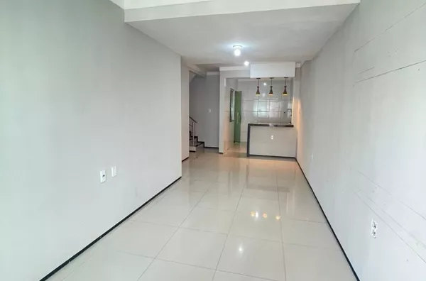 ALUGUE JÁ Casa duplex com 3 quartos no Junco
