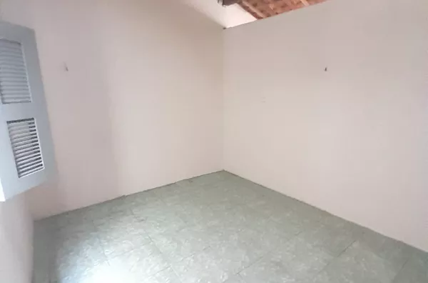 ALUGUE JÁ CASA ALTOS no Sinhá Saboia, próx. lanchonete Modestão