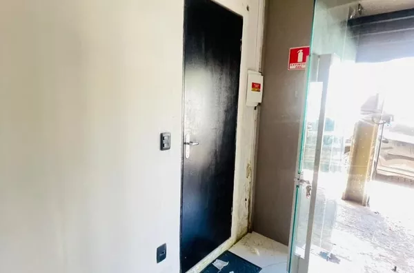 ALUGUE JÁ Ponto Comercial por trás do Teatro São João com 5,5m de frente por 8,7m fundos