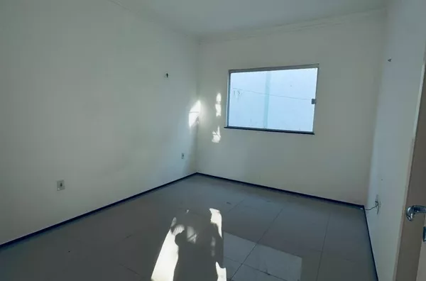 ALUGUE JÁ Casa com 03 quartos no Junco próximo ao Estádio
