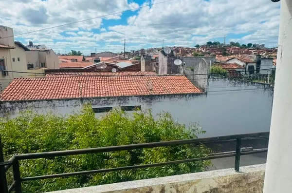 ALUGUE JÁ CASA DUPLEX com 3 quartos, sendo 2 suíte, próx. ao colégio Cirão