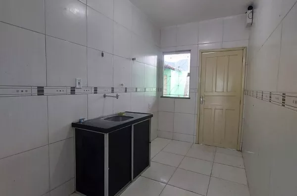 ALUGUE JÁ Casa no Renato Parente com 2 quartos, próximo ao Clube dos Calçadistas