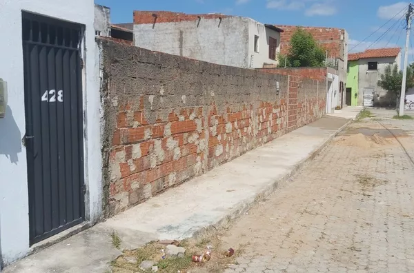 ALUGUE JÁ Terreno com 374m2 na  Cohab II, Sobral
