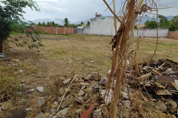 Terreno com 2 mil m2, murado e com poço profundo na Colina