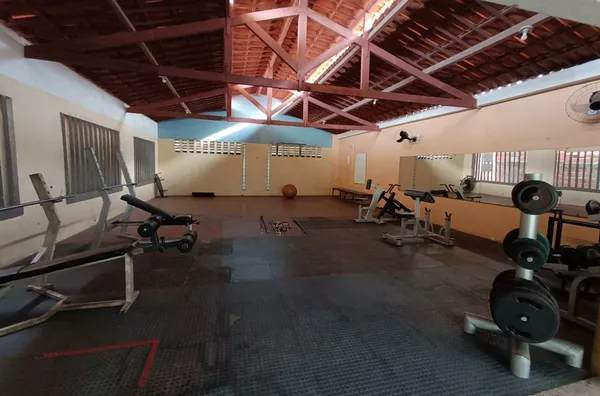 Ponto comercial para academia com com todos equipamentos, mais apartamento. - Foto 18