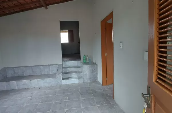 ALUGUE JÁ - Casa com 02 quartos no Alto do Cristo