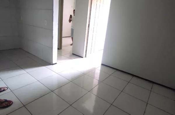 ALUGUE JÁ Apartamento 2 Quartos e 1 Banheiro com garagem no Sinhá Saboia