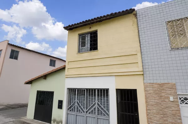 ALUGUE JÁ Casa altos c/ 1 quarto no Campo dos Velhos