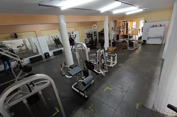 Ponto comercial para academia com com todos equipamentos, mais apartamento.