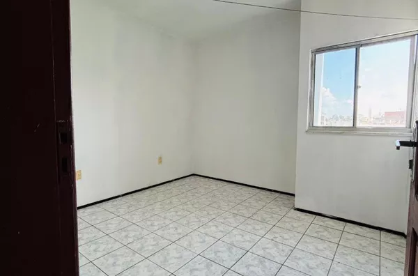 Apartamento no Campo dos Velhos com 03 Quartos