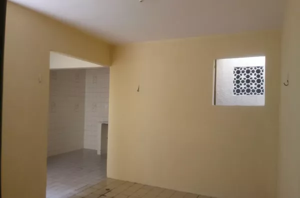 Apartamento no Centro com 02 Quartos - com frente à Farmácia Rodolfo 