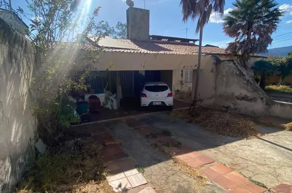 CASA na Colina com 894m2 de terreno e 358m2 área construída