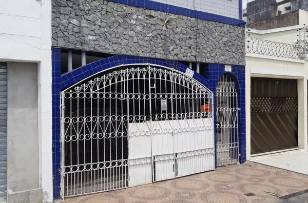 Casa Próx. ao Mercado - Centro