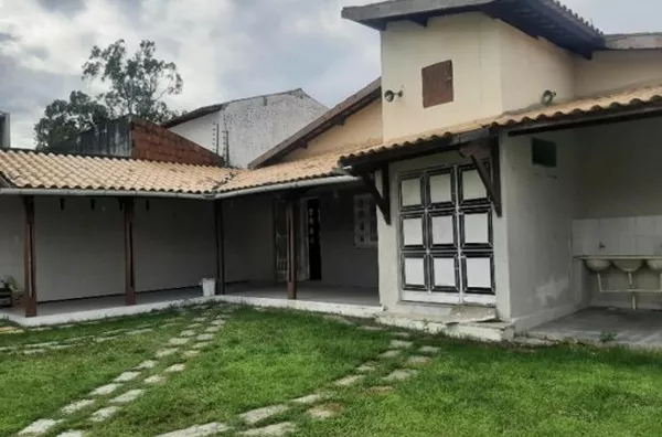 ALUGUE JÁ Casa com 04 Suítes no Junco