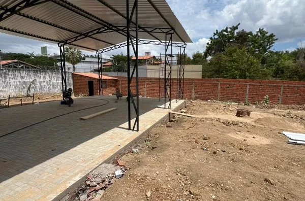Coberta 200m2 e Terreno com 2 mil m2, murado e com poço profundo na Colina - Foto 3